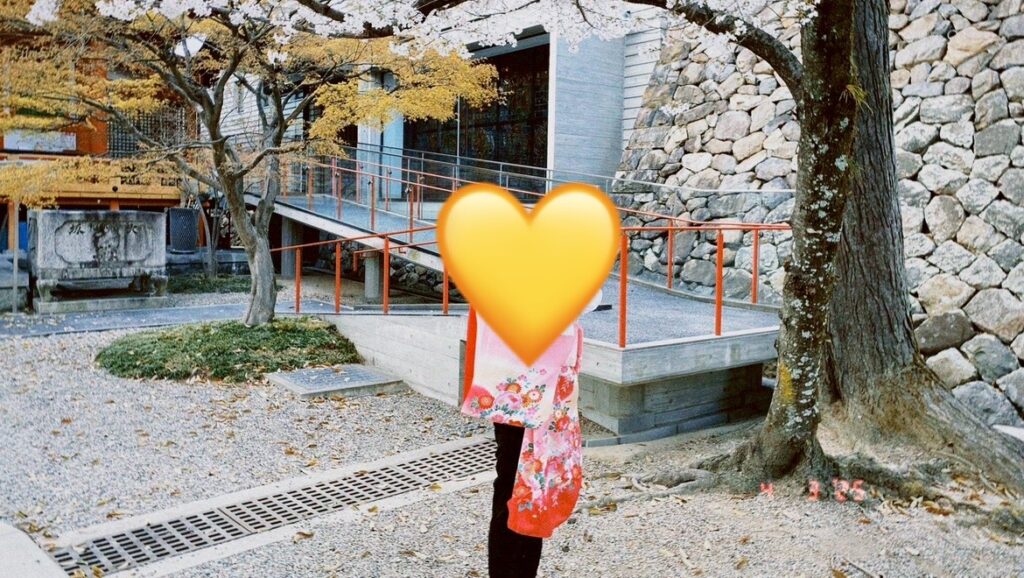 photo efyで後日レンタルした産着で、中山寺でのお宮参りをした時の写真