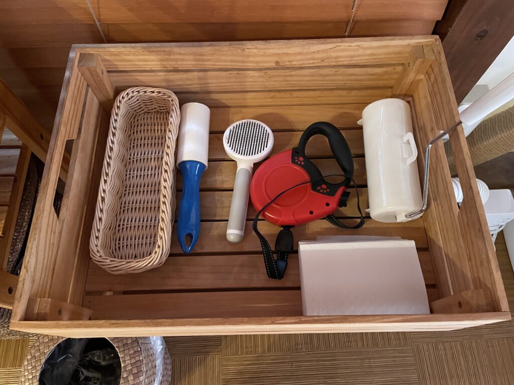 ドッグリゾートhaijmeのテラスサファリにあるワンちゃん用品。