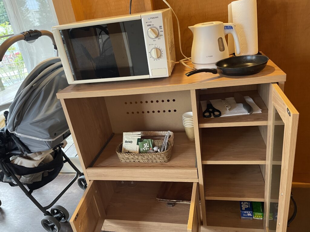 ドッグリゾートhajimeのテラスサファリにある食器棚。